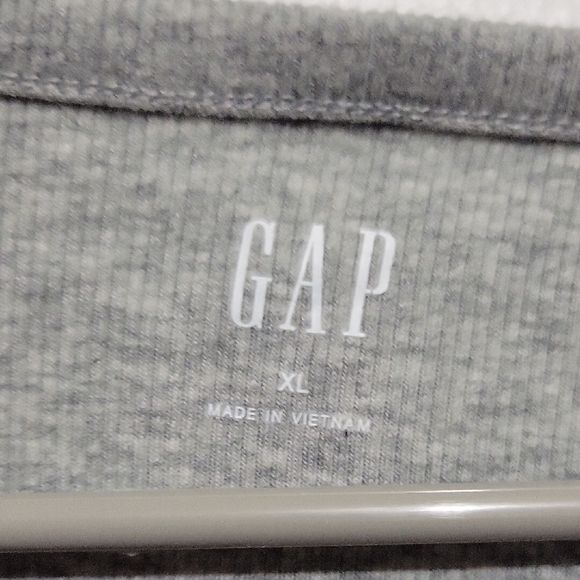 GAP Light Gray Ribbed Tee - Picture 3 of 3